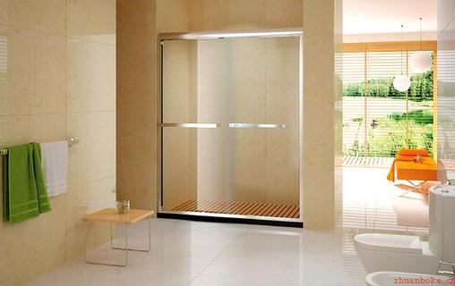 澡堂玻璃门粘上水垢如何去除？