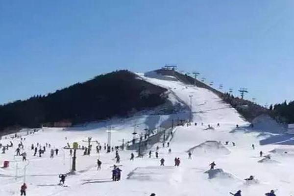 文成天鹅堡滑雪场