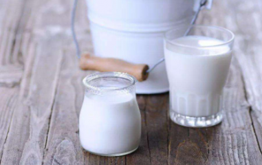 小孩子喝高钙奶好还是纯奶好？