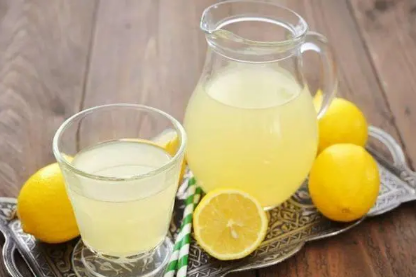 柠檬泡水有什么作用和功效？